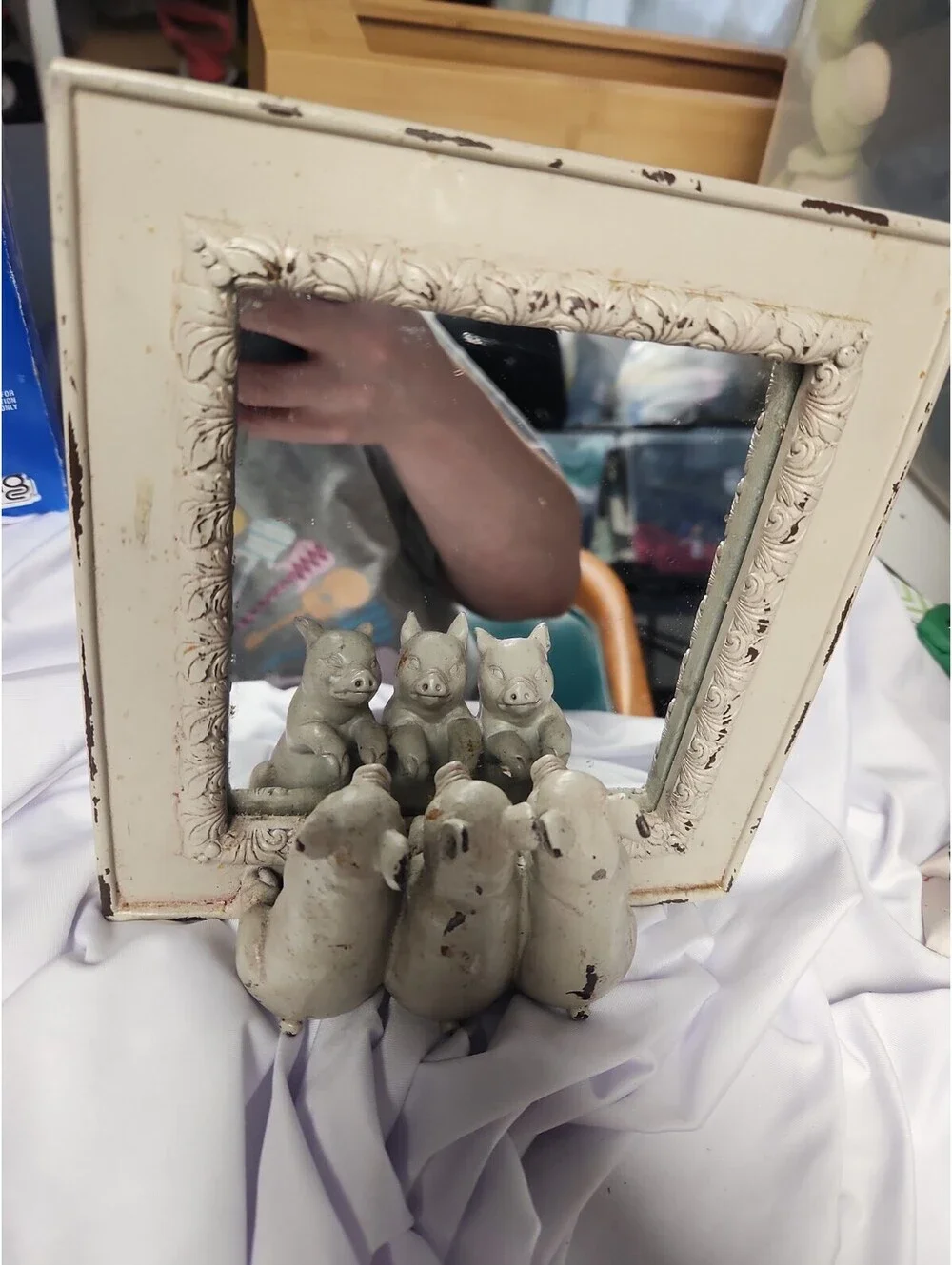 3 Little Pigs Looking in the mirror 7x7 with distress beige color frame!